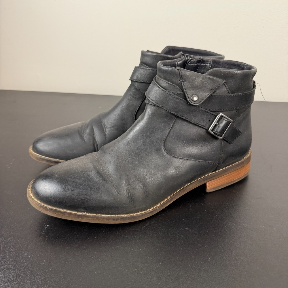Clarks Ankle Boots Womens 10M Black Leather Classic Side Zipper Casual Career